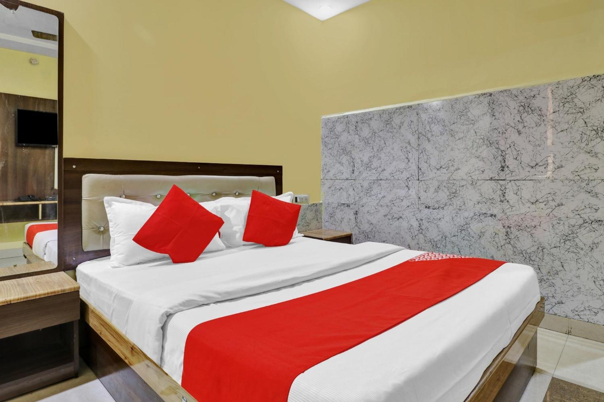 Capital O Royal Inn Near Laskar Гвалиор Экстерьер фото
