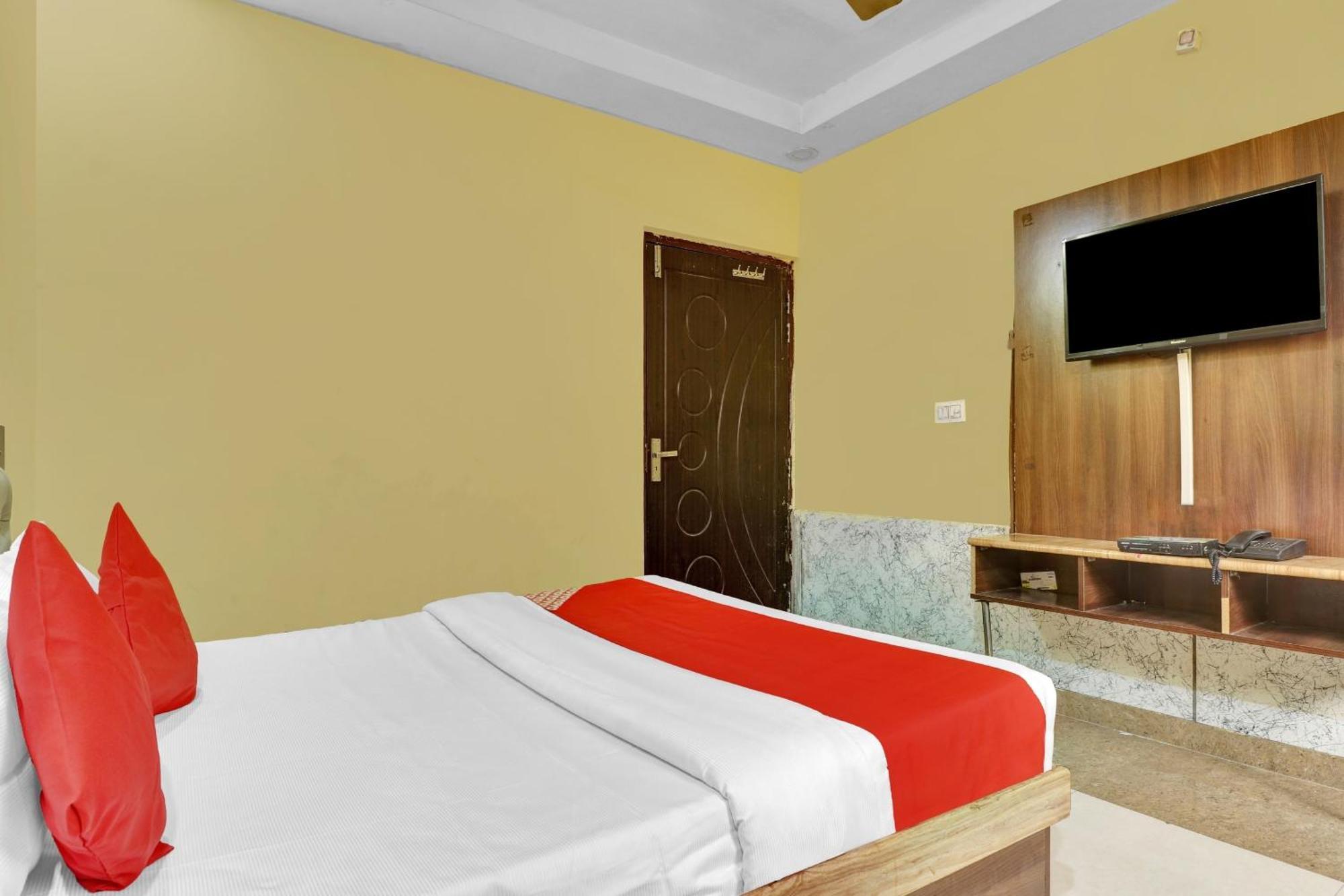 Capital O Royal Inn Near Laskar Гвалиор Экстерьер фото