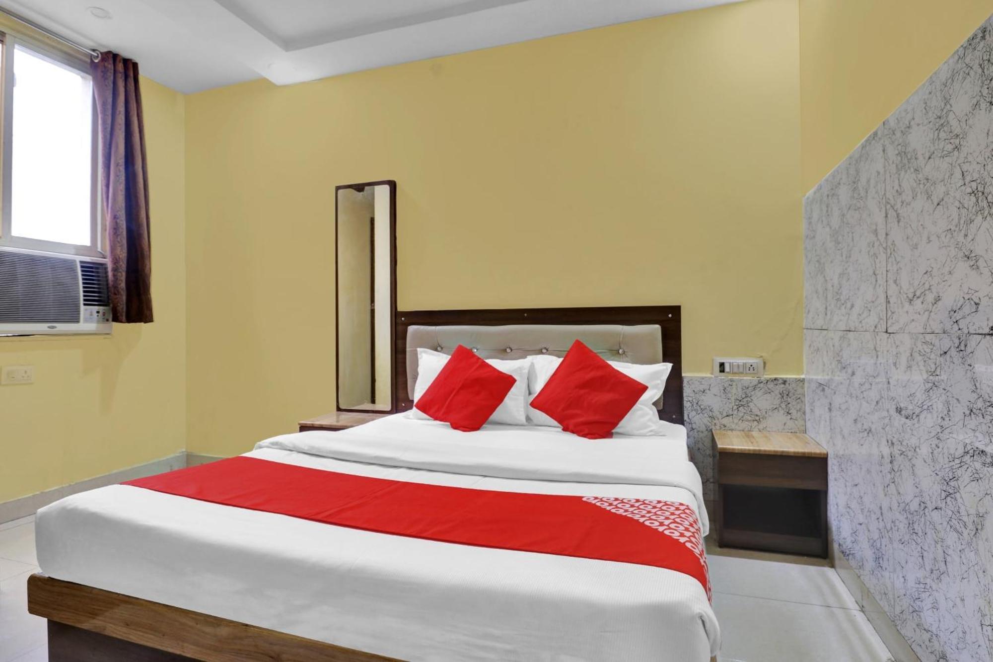 Capital O Royal Inn Near Laskar Гвалиор Экстерьер фото