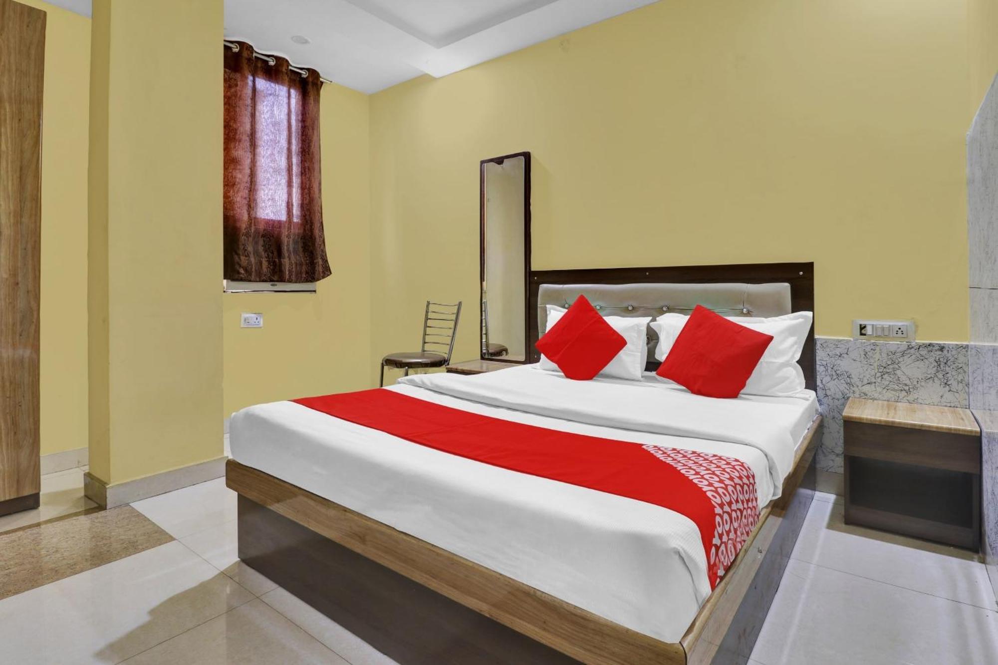 Capital O Royal Inn Near Laskar Гвалиор Экстерьер фото